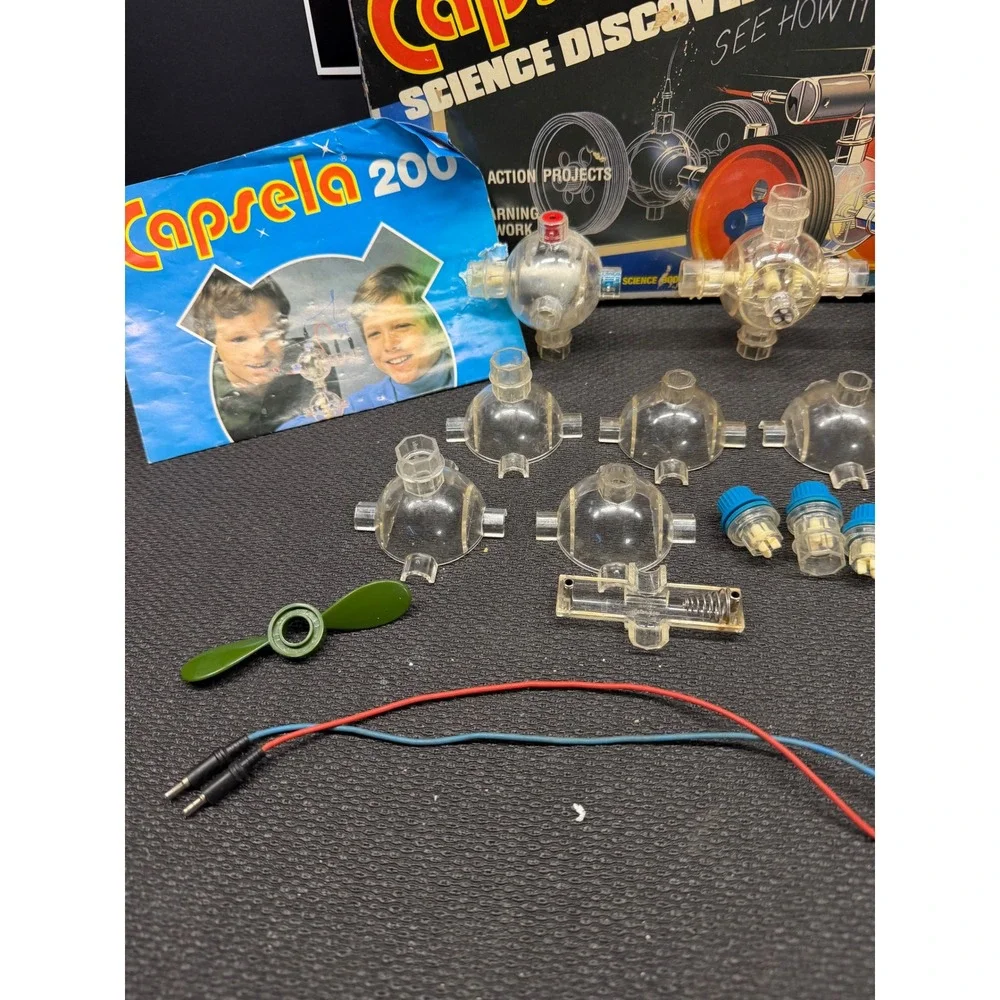 Vintage Motorized Capsela 200 Science Discovery System Incomplete Parts Set Box